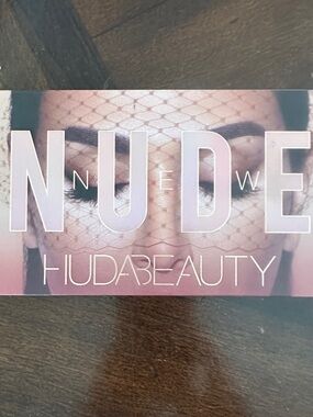 HUDA BEAUTY Rose & Neutral Matte + Shimmer Eyeshadow Palette
